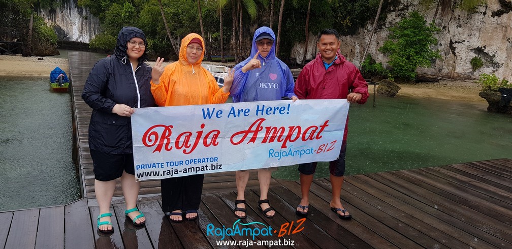 PAKET TOUR RAJA AMPAT