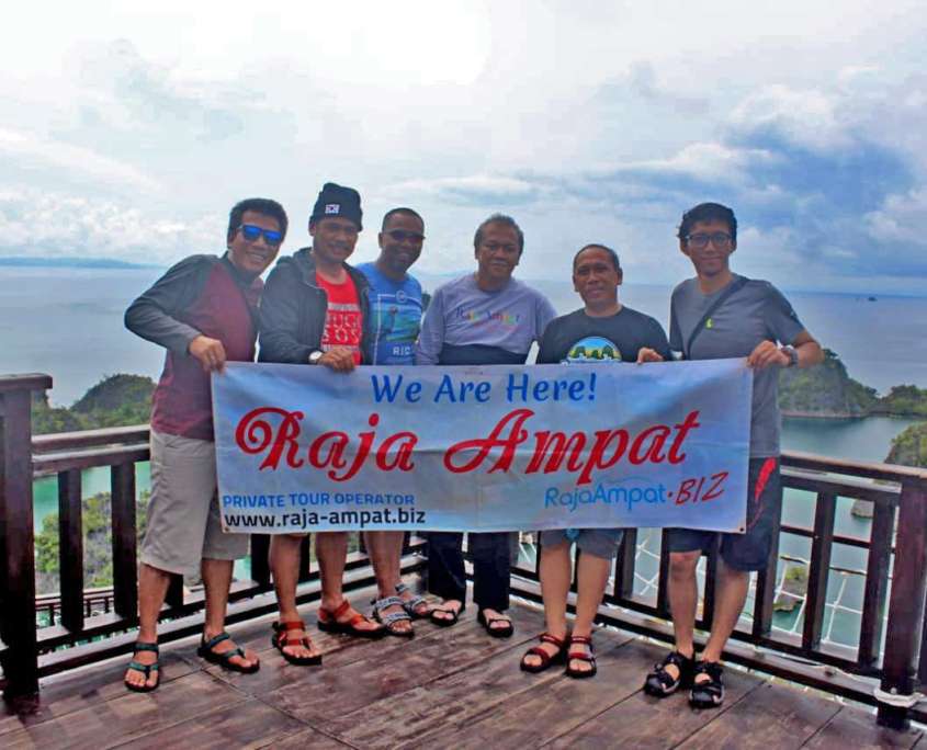 PAKET TOUR RAJA AMPAT